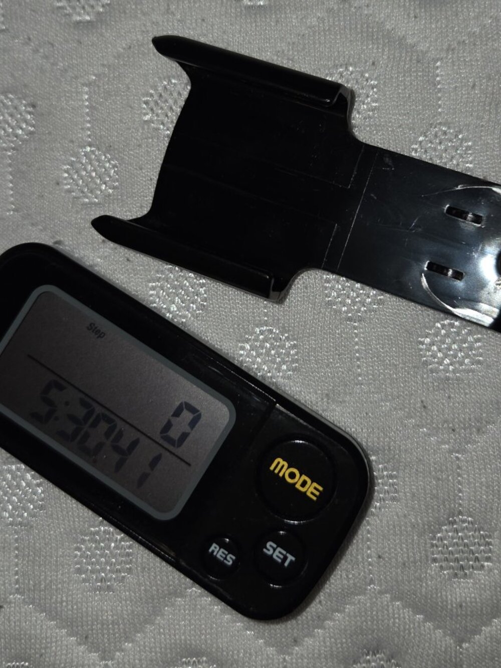 iVOLE PEDOMETER CLIP ON TO PANTS